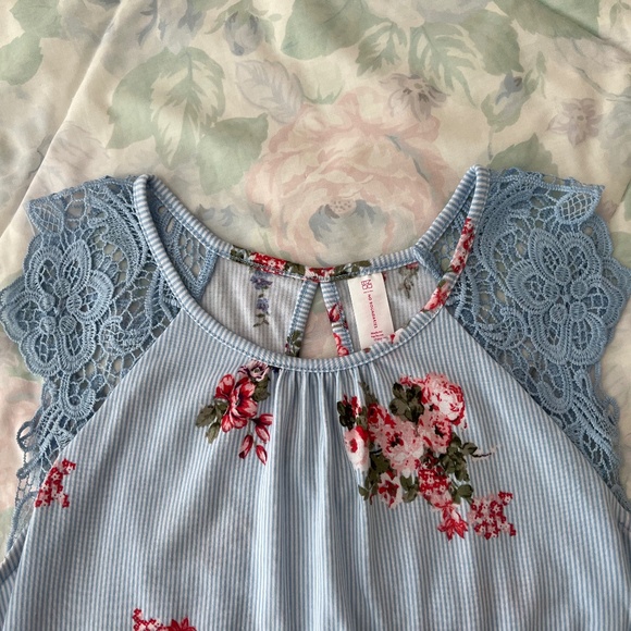 No Boundaries blue/white pinstripe floral blouse with lace M - Picture 5 of 7